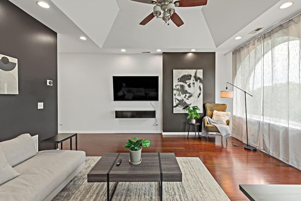 The Penthouse, Lux Stay Near Downtown, Uofc & Lake Σικάγο Εξωτερικό φωτογραφία