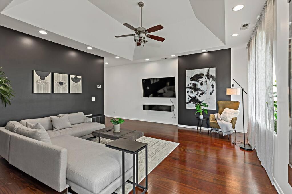 The Penthouse, Lux Stay Near Downtown, Uofc & Lake Σικάγο Εξωτερικό φωτογραφία